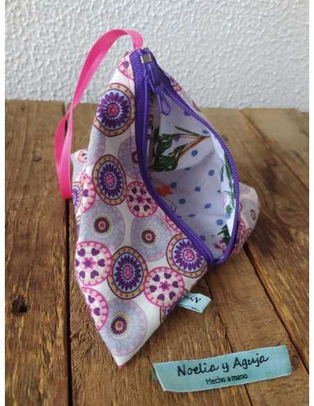 PIRÁMIDE círculos morados