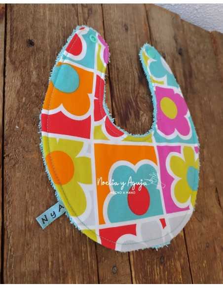 Babero cuadros flores