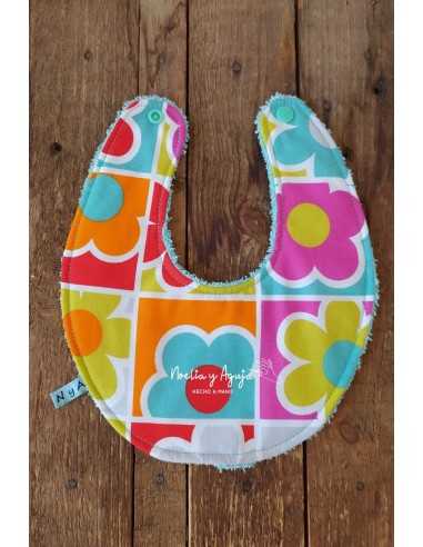 Babero cuadros flores